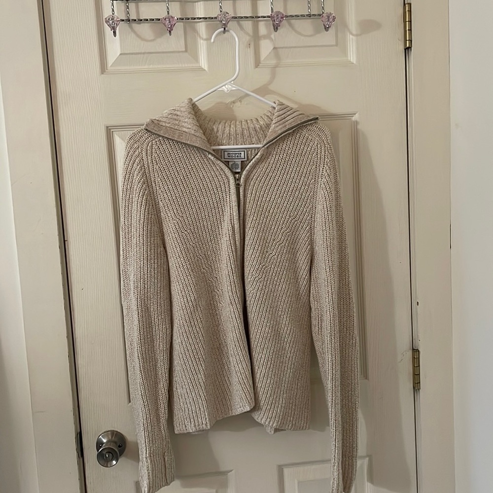 Cream sweater zip up, jennifer Moore size L